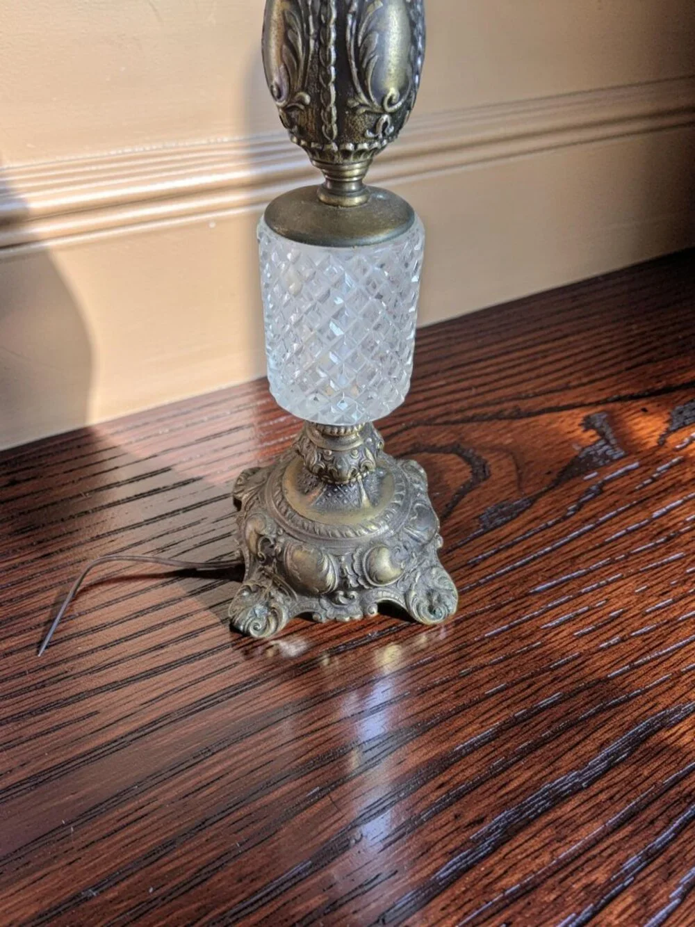 Vintage Cambridge Brass/Glass Scrollwork Base Banquet Table Lamp.